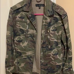 TOPSHOP petite camo jacket. Great condition
